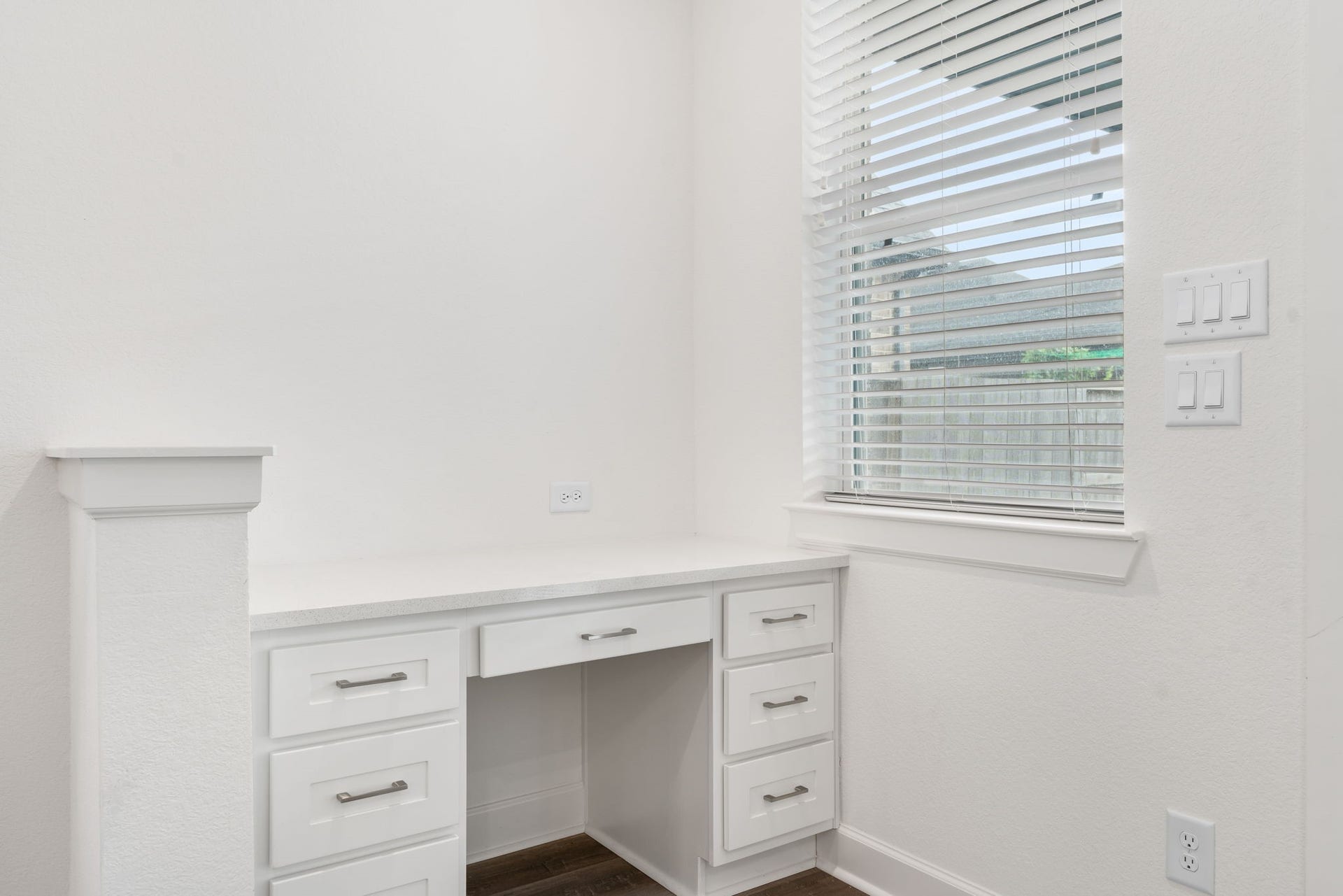 2323 Lambert Drive, Katy, TX 77493 Additional desk area. Perfect for doing homework or additional work from home space
