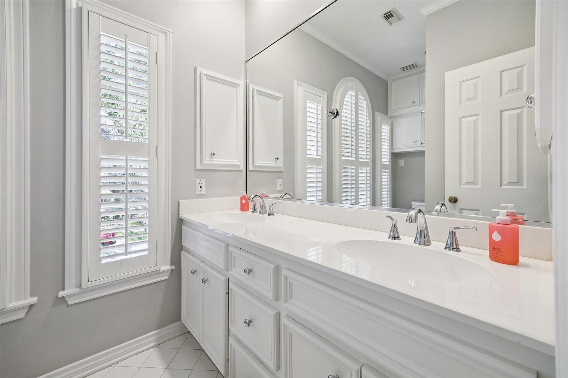 3911 Case Street, Houston, TX 77005 3911 Case Street, Houston, TX 77005
