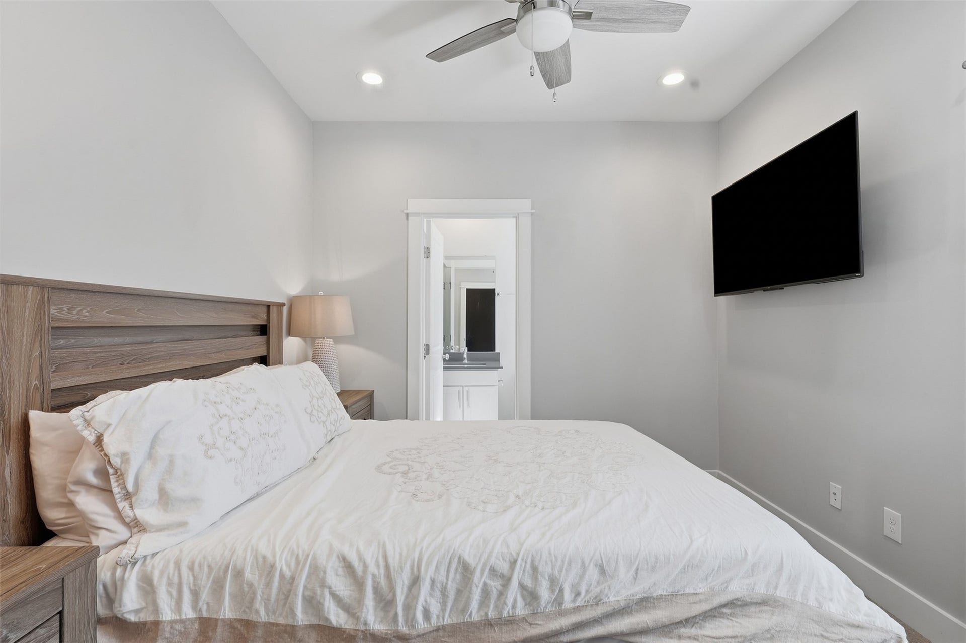 728 W Donovan Street, Houston, TX 77091 728 W Donovan Street, Houston, TX 77091