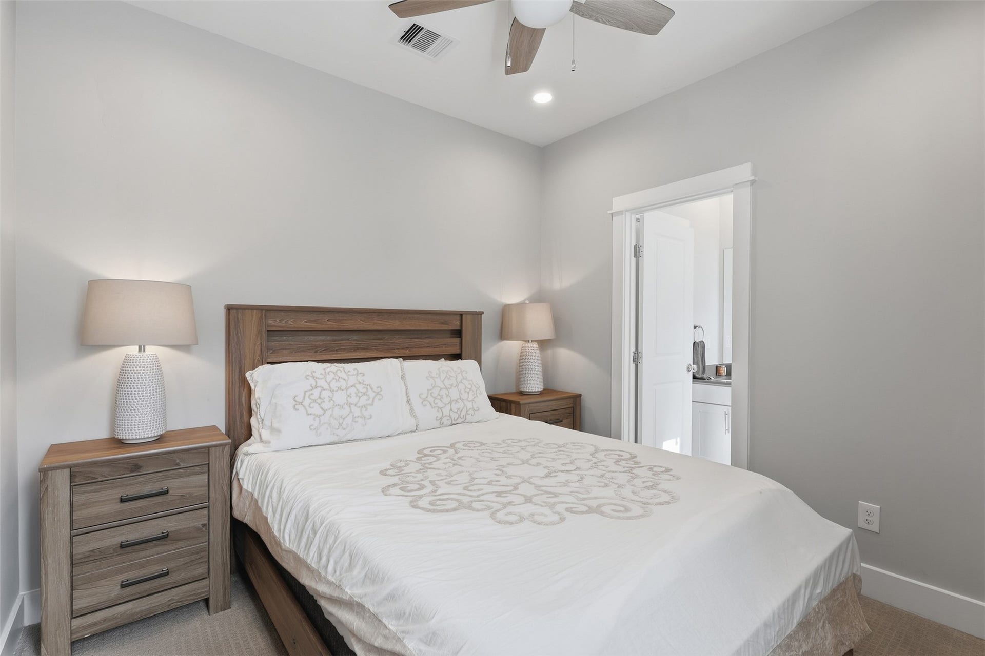 728 W Donovan Street, Houston, TX 77091 728 W Donovan Street, Houston, TX 77091