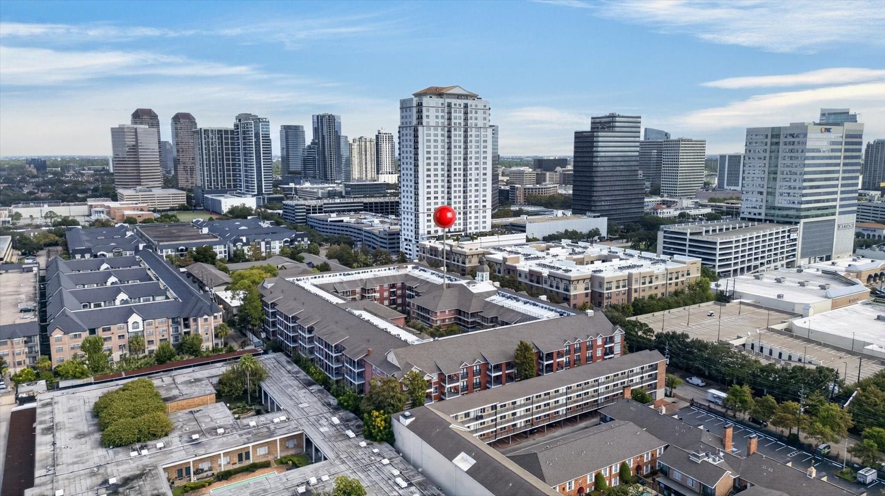 2400 McCue is in one of Houstons most upbeat and trendy locations featuring upscale shopping and dining as well as a fun and friendly nightlife.proximity to high-rise buildings and city amenities, ideal for those seeking a vibrant lifestyle.
