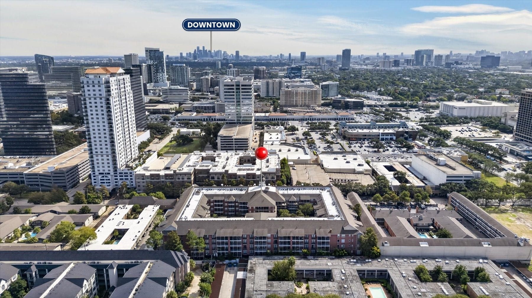 Close to River Oaks District with easy driving access to the Loop.