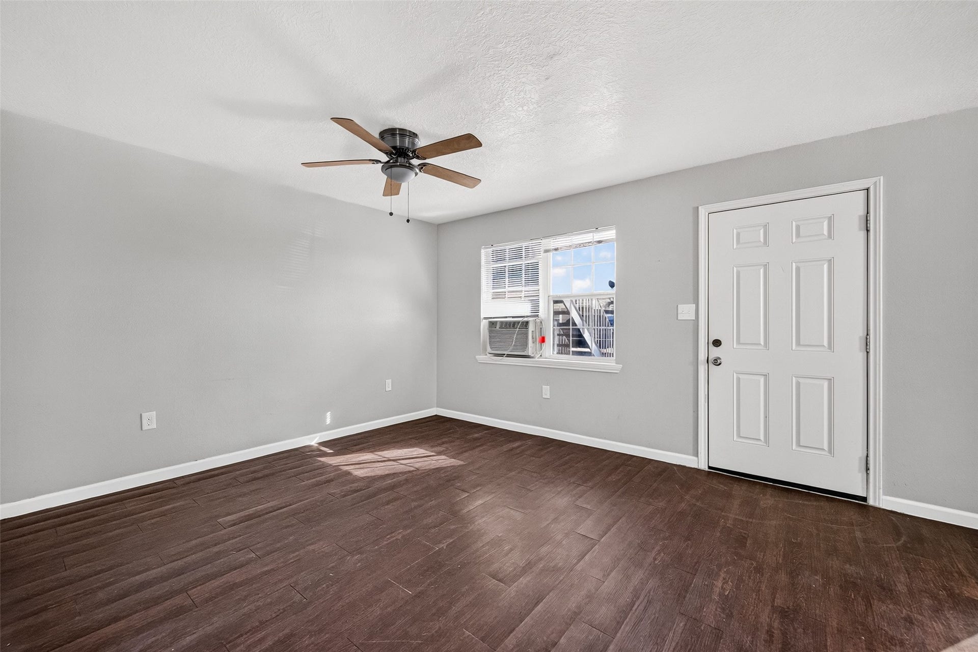 3501 Brewster, #1, Houston, TX 77026