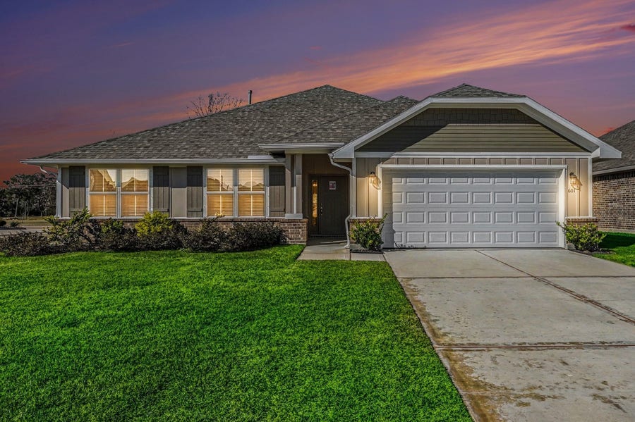 Property photo for 601 Greystone Lane, Angleton, TX