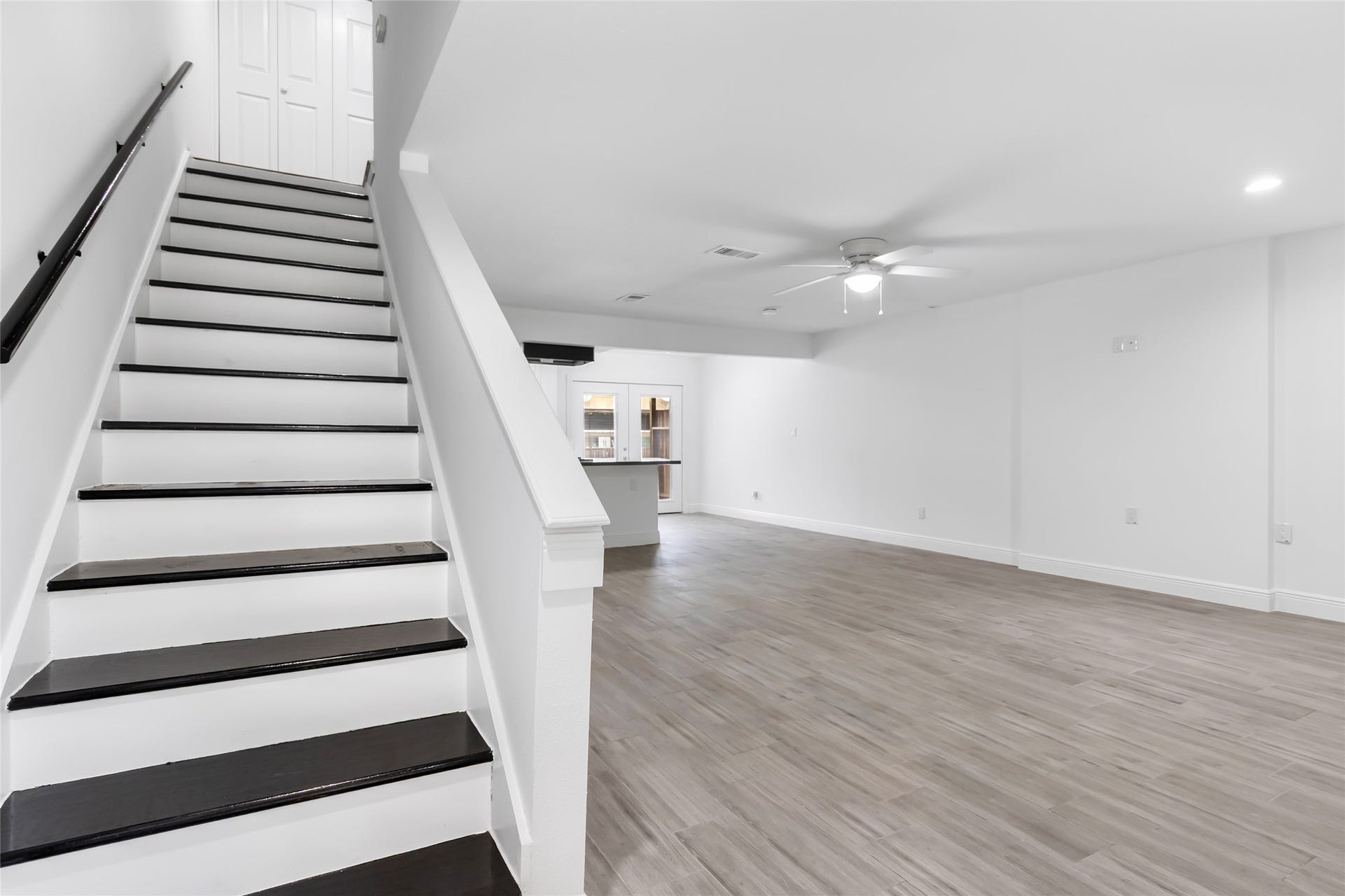 1011 Hamblen Road, #205, Kingwood, TX 77339 Front door entrance view