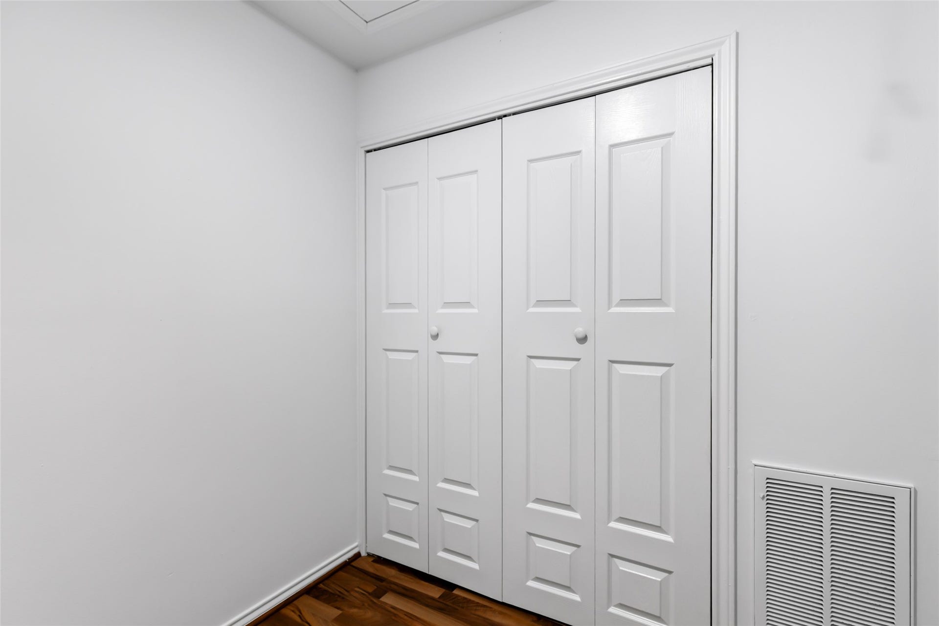 1011 Hamblen Road, #205, Kingwood, TX 77339 Laundry room