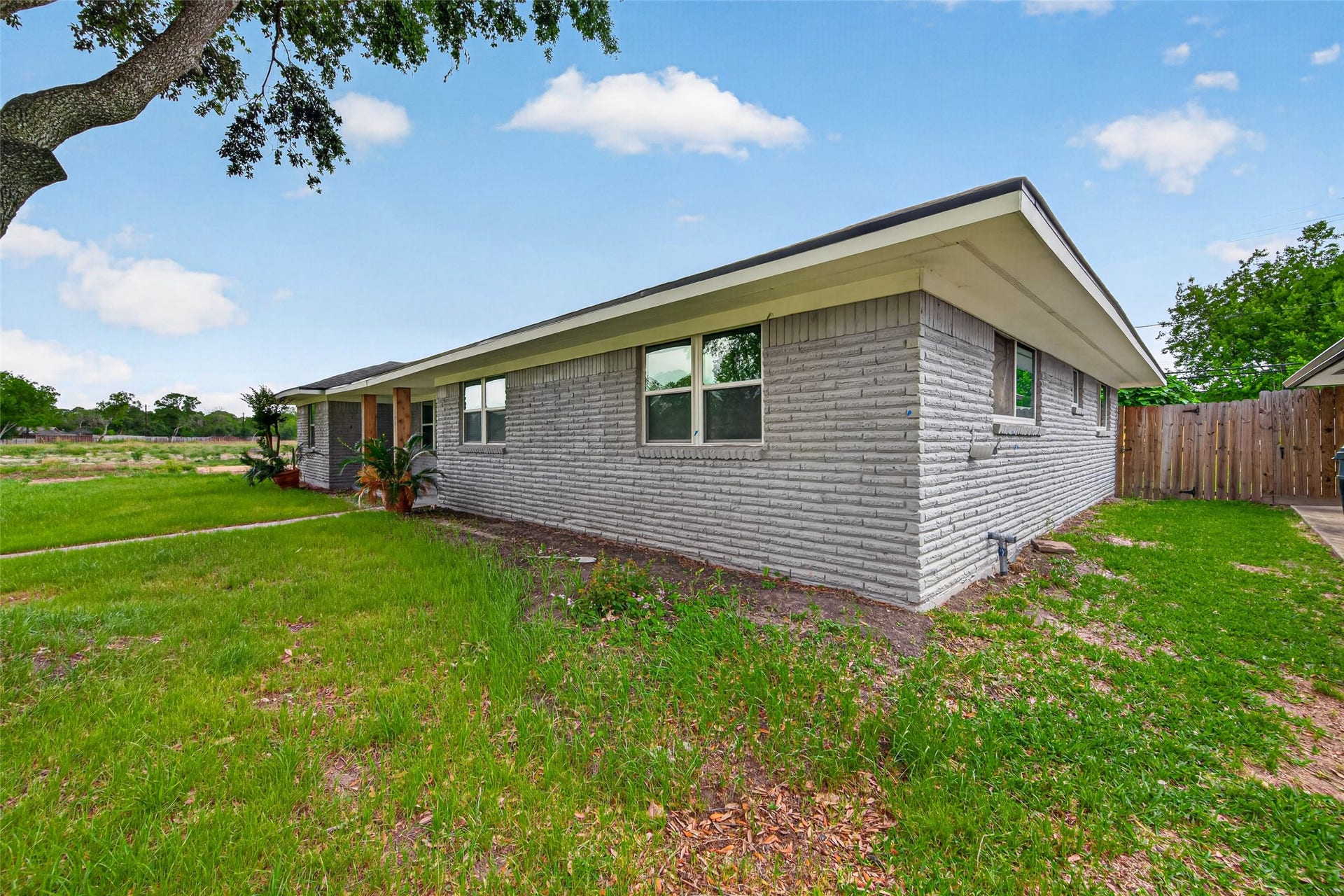 11903 Atwell Drive, Houston, TX 77035 11903 Atwell Drive, Houston, TX 77035