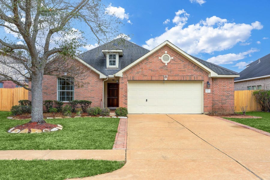 Property photo for 7605 Waterlilly Lane, Pearland, TX