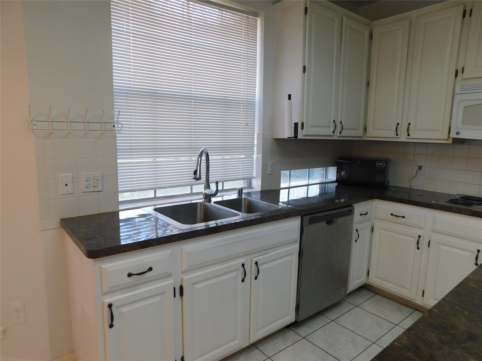 2322 Edgewood Drive, Missouri City, TX 77459 2322 Edgewood Drive, Missouri City, TX 77459