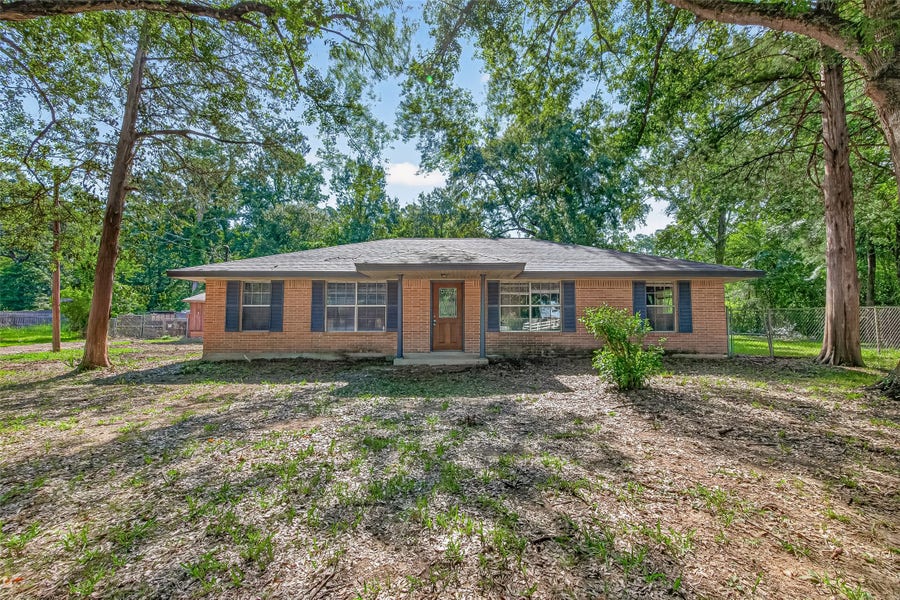 Property photo for 611 Dogwood Trail, Conroe, TX