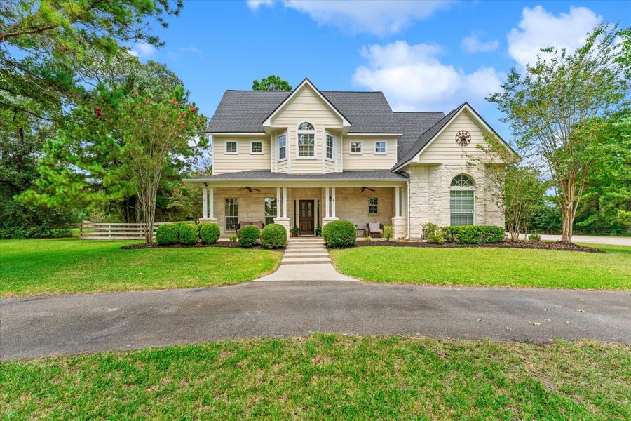 Property photo for 22 Wellesly Court, Magnolia, TX
