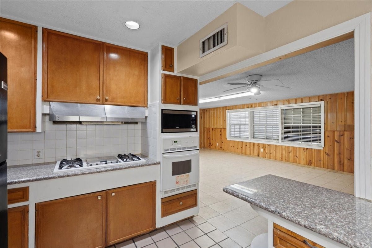 106 Barracuda Avenue, Galveston, TX 77550 106 Barracuda Avenue, Galveston, TX 77550