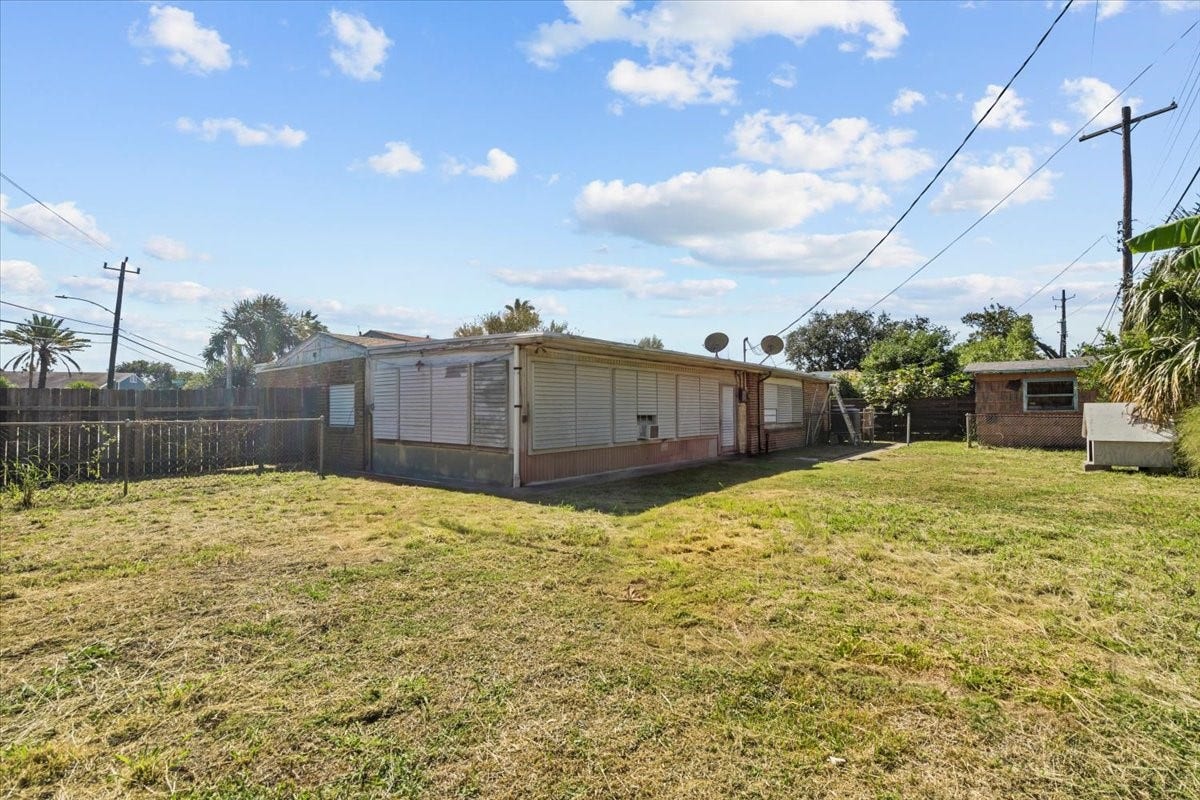 106 Barracuda Avenue, Galveston, TX 77550 106 Barracuda Avenue, Galveston, TX 77550