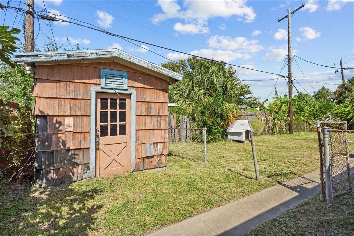 106 Barracuda Avenue, Galveston, TX 77550 106 Barracuda Avenue, Galveston, TX 77550