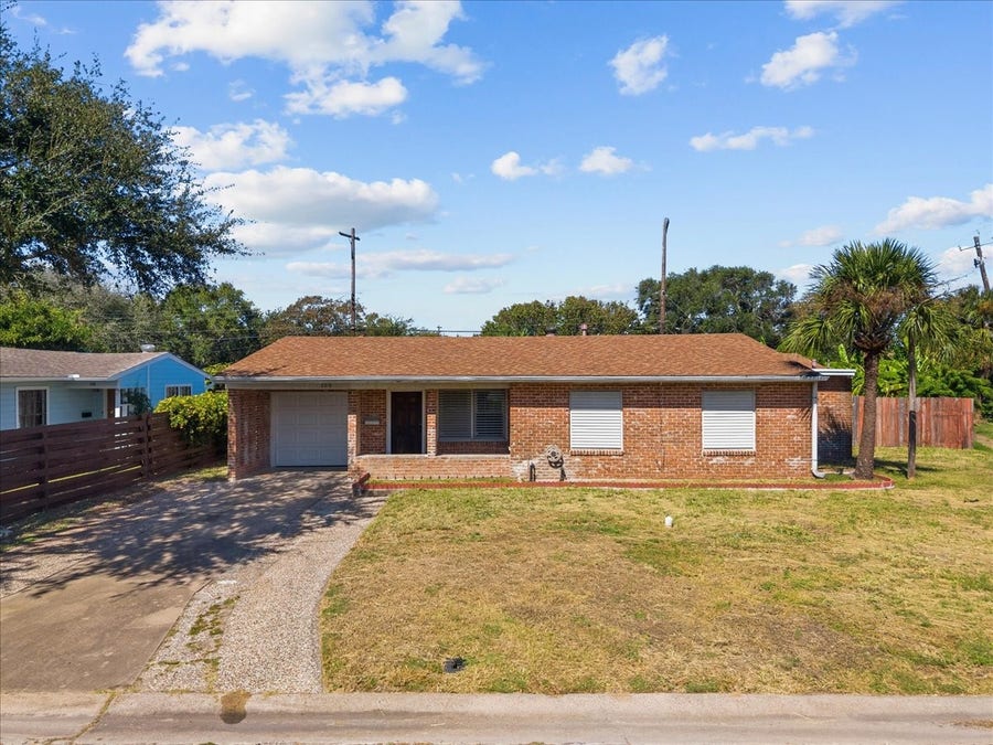 Property photo for 106 Barracuda Avenue, Galveston, TX