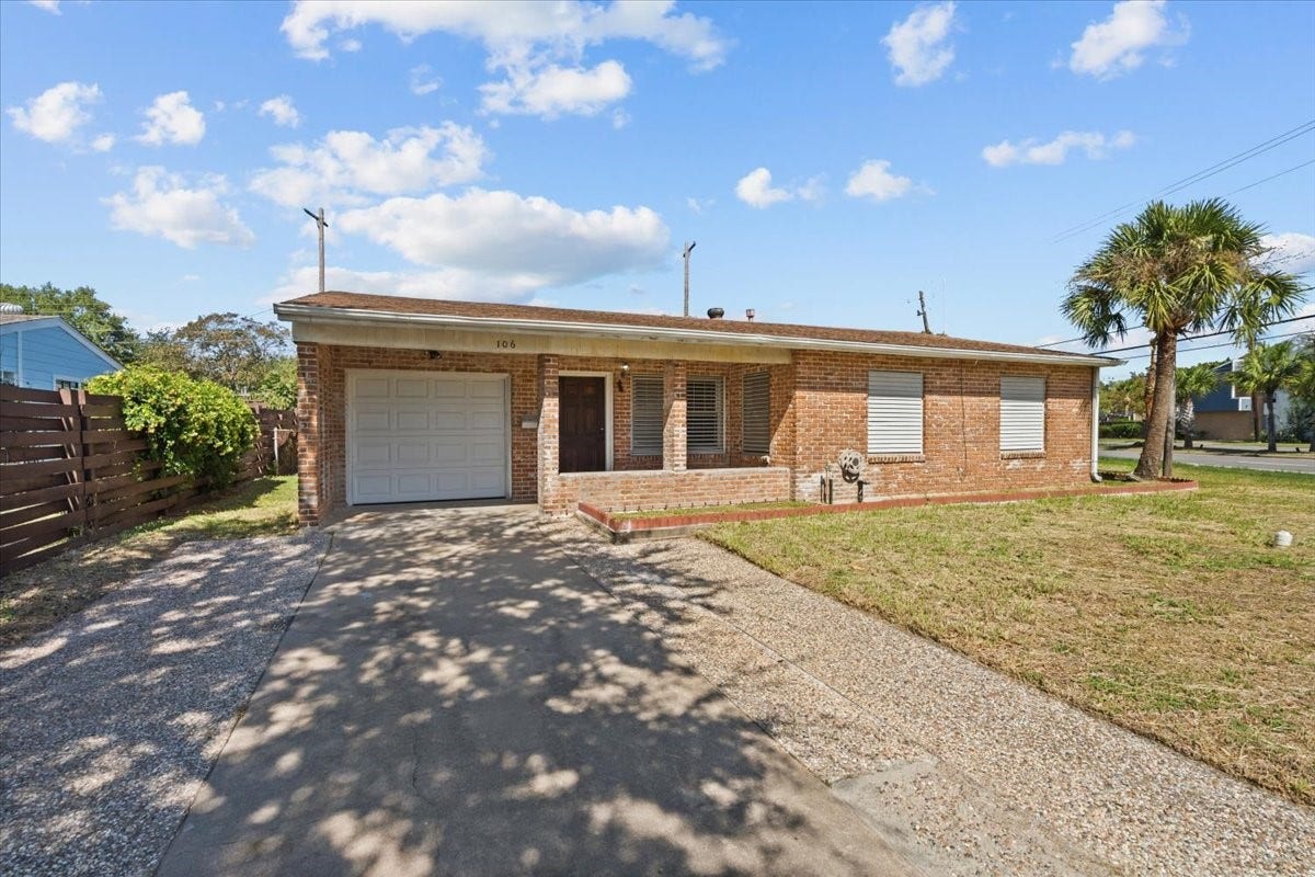 106 Barracuda Avenue, Galveston, TX 77550 106 Barracuda Avenue, Galveston, TX 77550