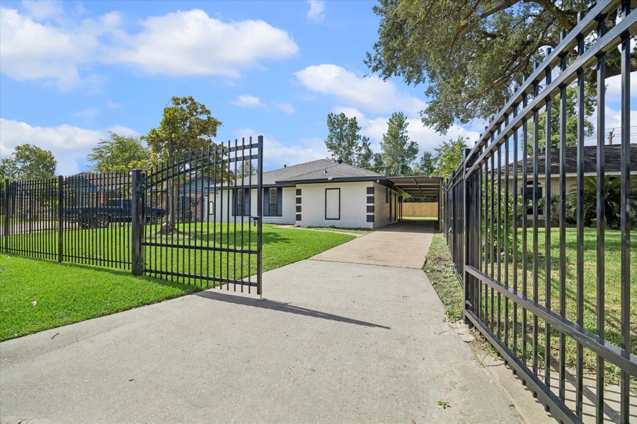 Property photo for 6702 Leedale Street, Houston, TX