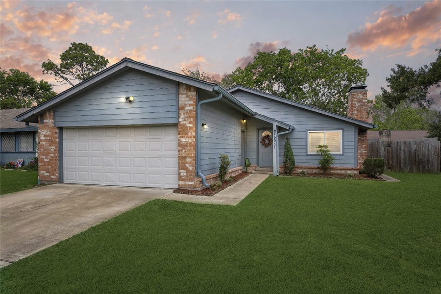 Property photo for 16931 Creek Line Drive, Friendswood, TX