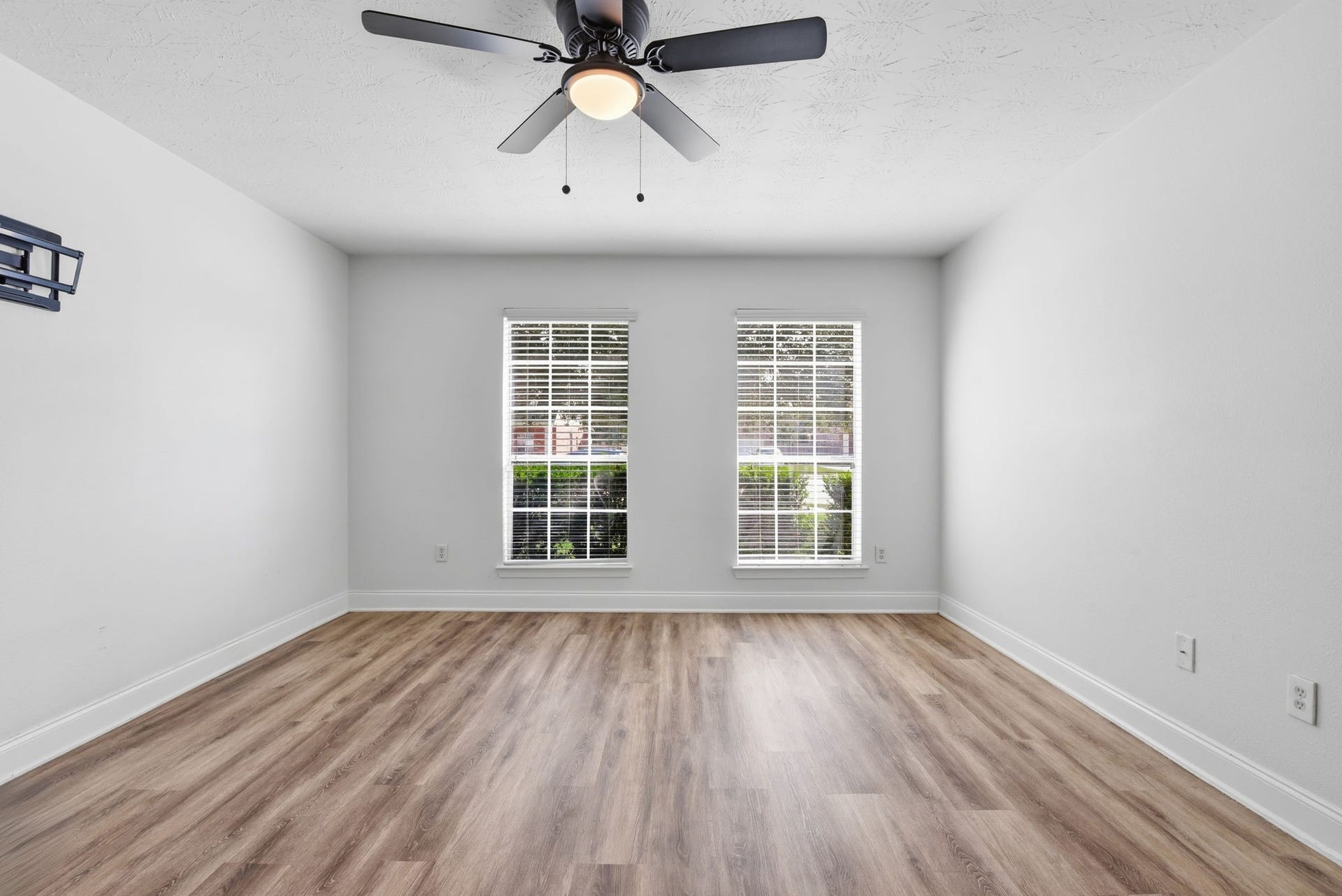 19013 Hammer Lane, Porter, TX 77365 19013 Hammer Lane, Porter, TX 77365