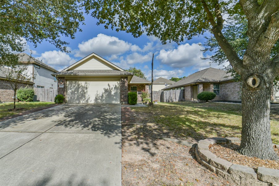 Property photo for 1609 Peach Dale Court, Conroe, TX