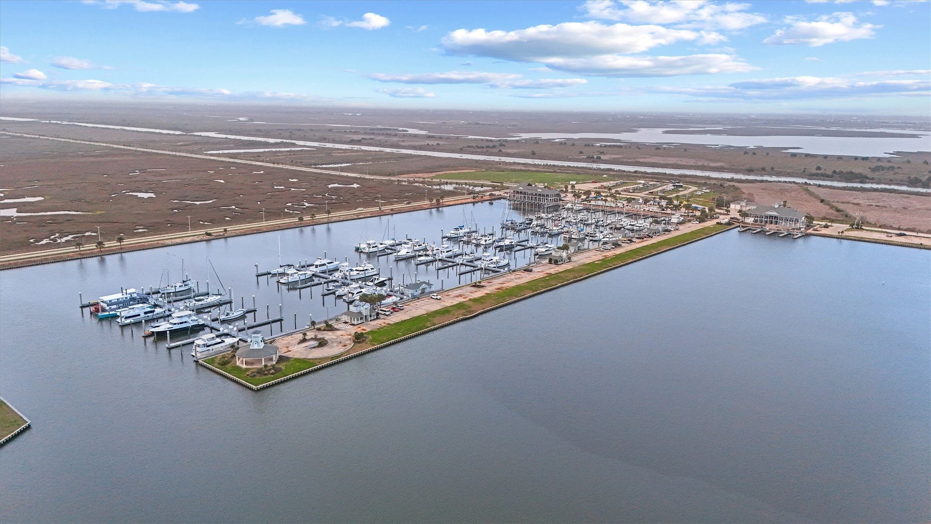 2 Ramrod, Hitchcock, TX 77563 Full service marina!