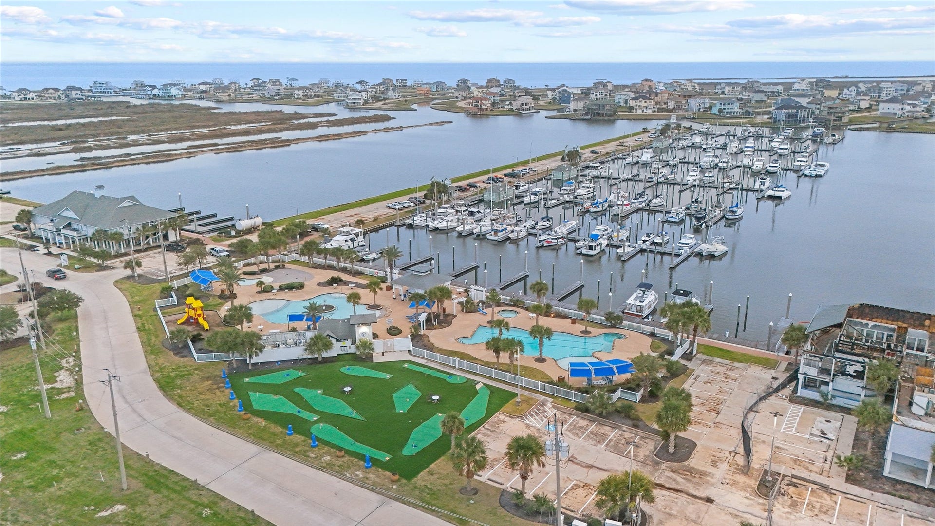 2 Ramrod, Hitchcock, TX 77563 Ample amenities at Harborwalk! swim center, flamingo bar, biking trails, fish cleaning station and more!