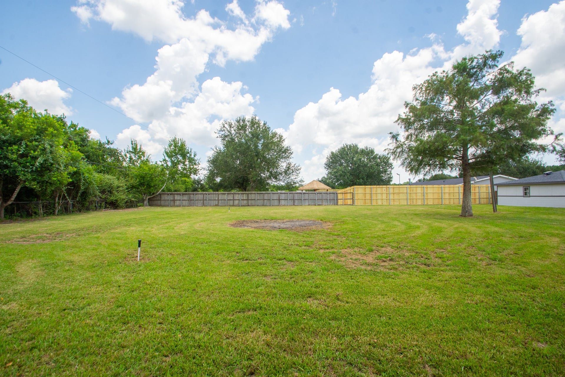 10023 S Country Drive, Alvin, TX 77511