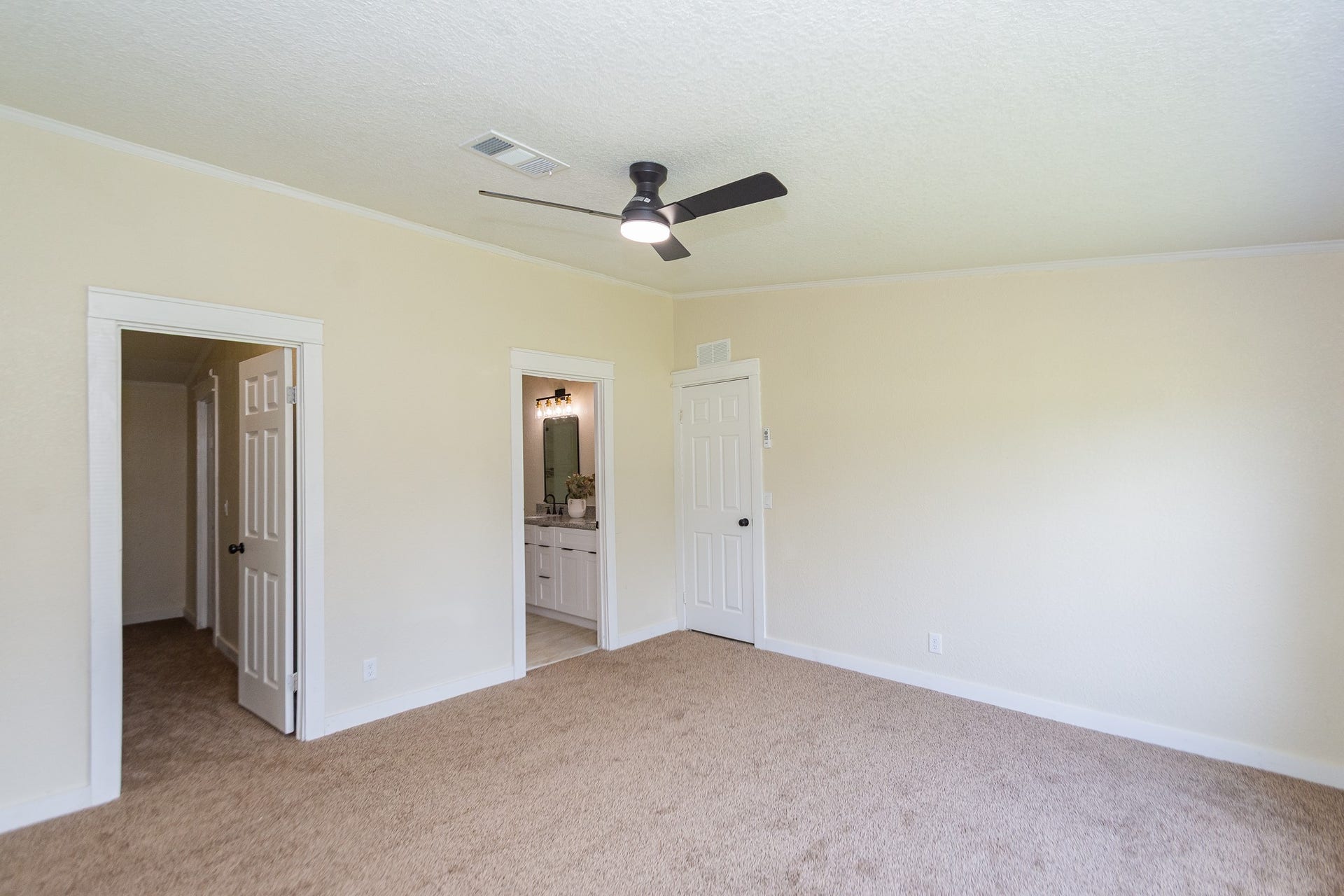 10023 S Country Drive, Alvin, TX 77511