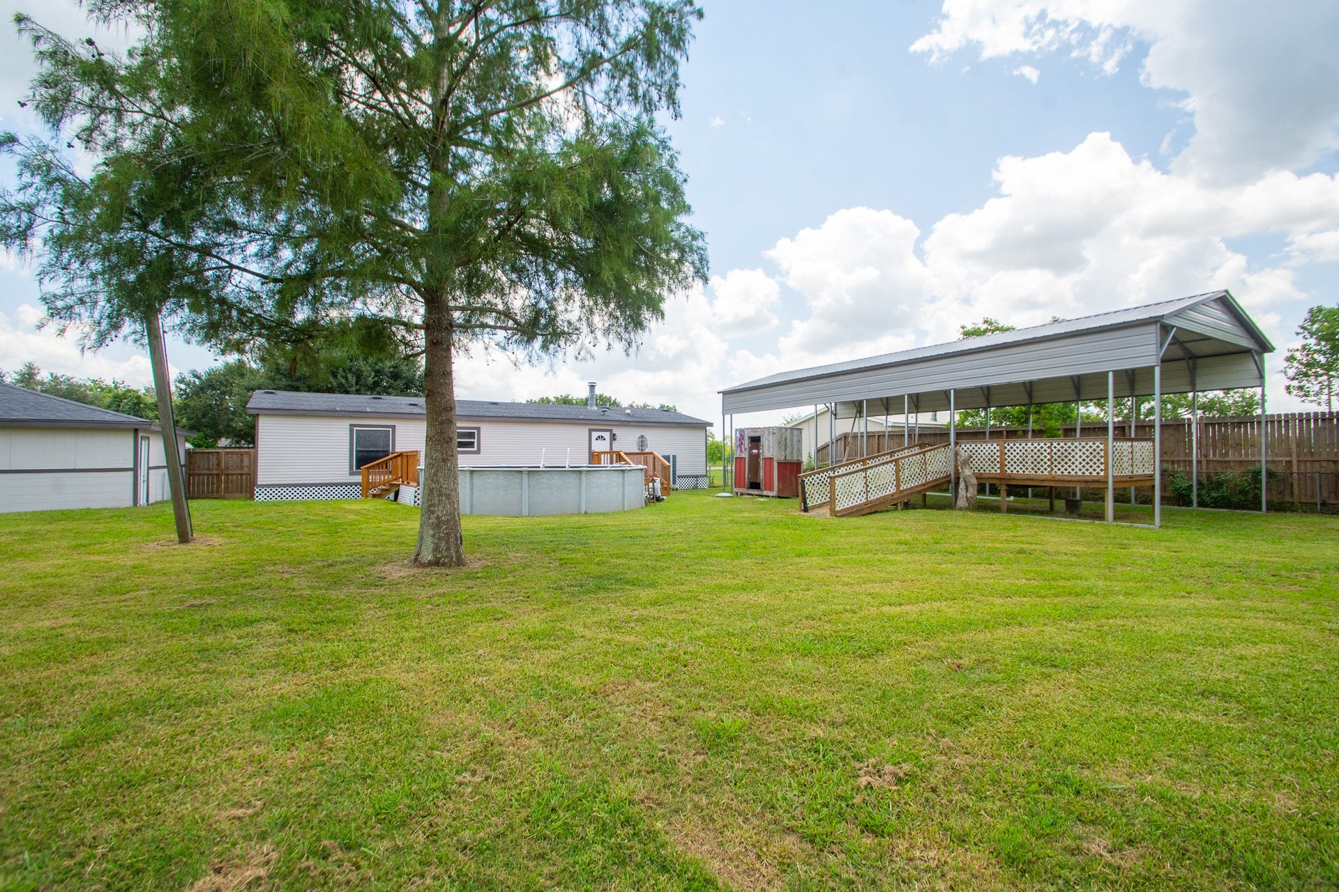 10023 S Country Drive, Alvin, TX 77511