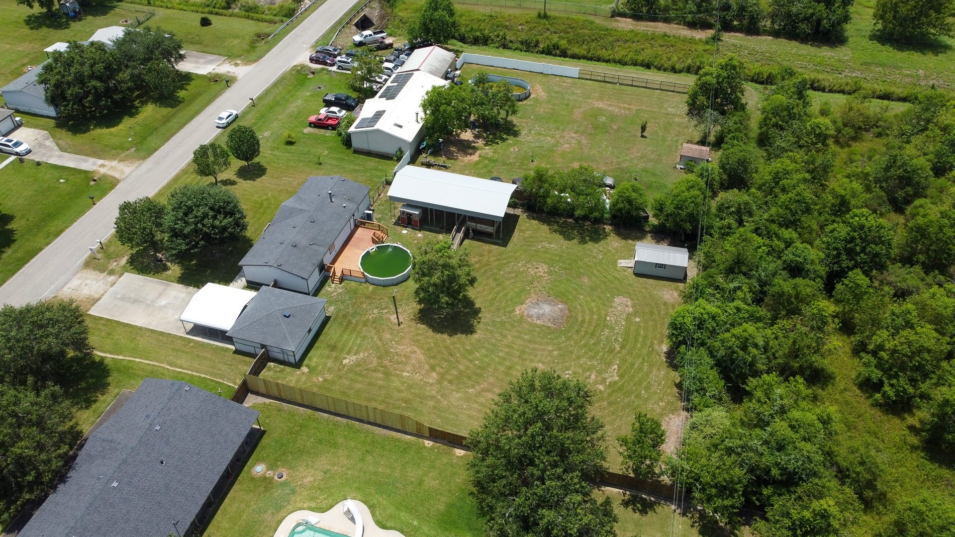 10023 S Country Drive, Alvin, TX 77511