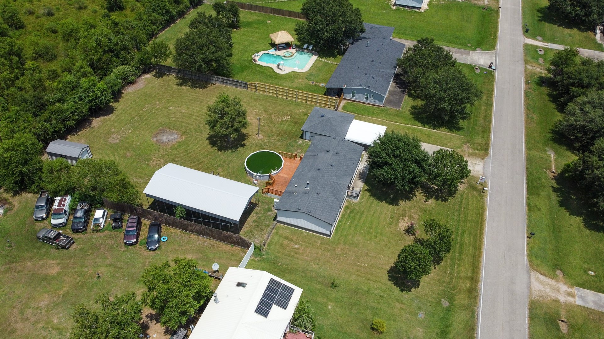 10023 S Country Drive, Alvin, TX 77511
