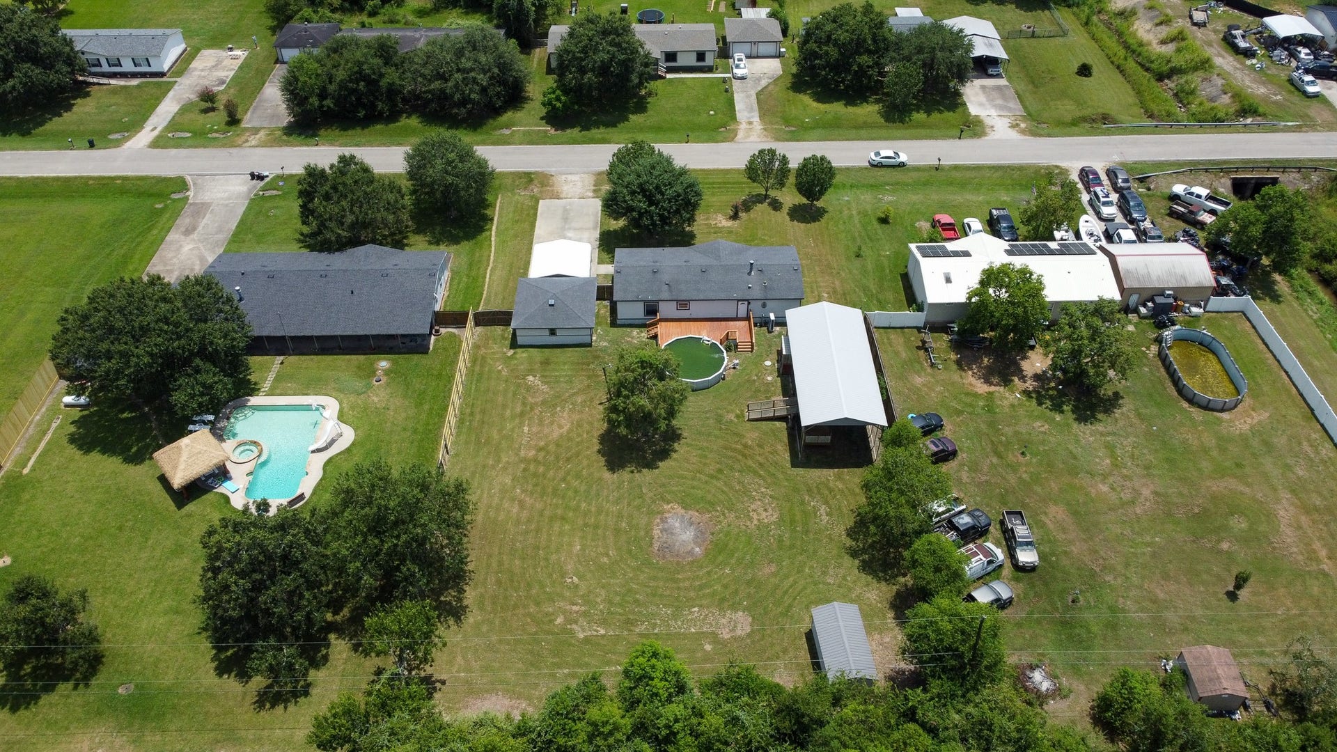 10023 S Country Drive, Alvin, TX 77511