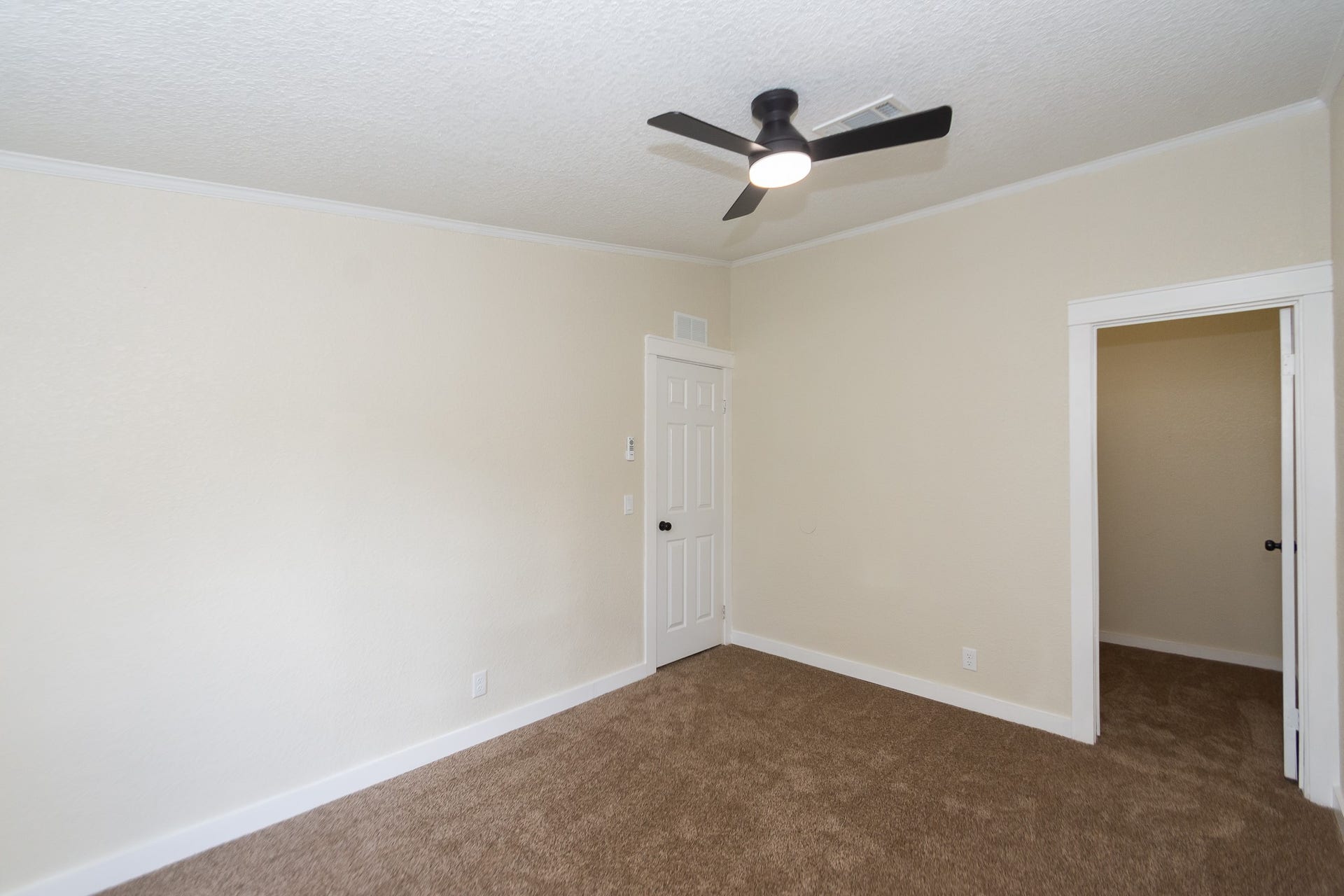 10023 S Country Drive, Alvin, TX 77511