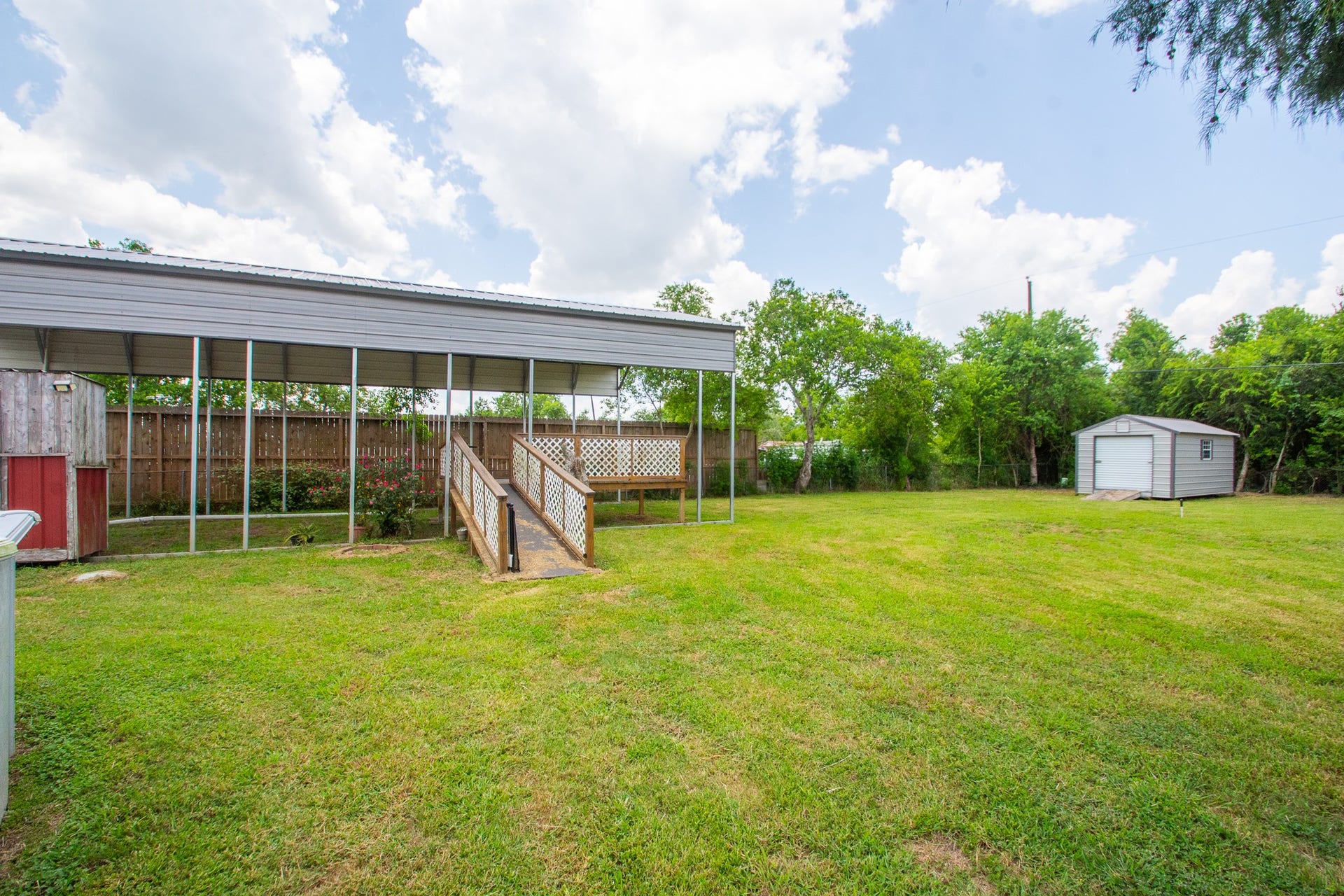 10023 S Country Drive, Alvin, TX 77511