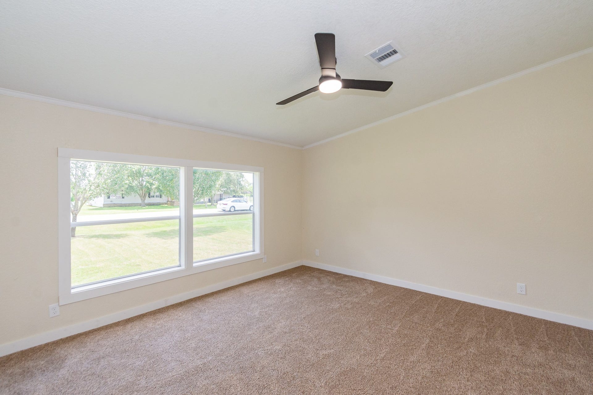 10023 S Country Drive, Alvin, TX 77511