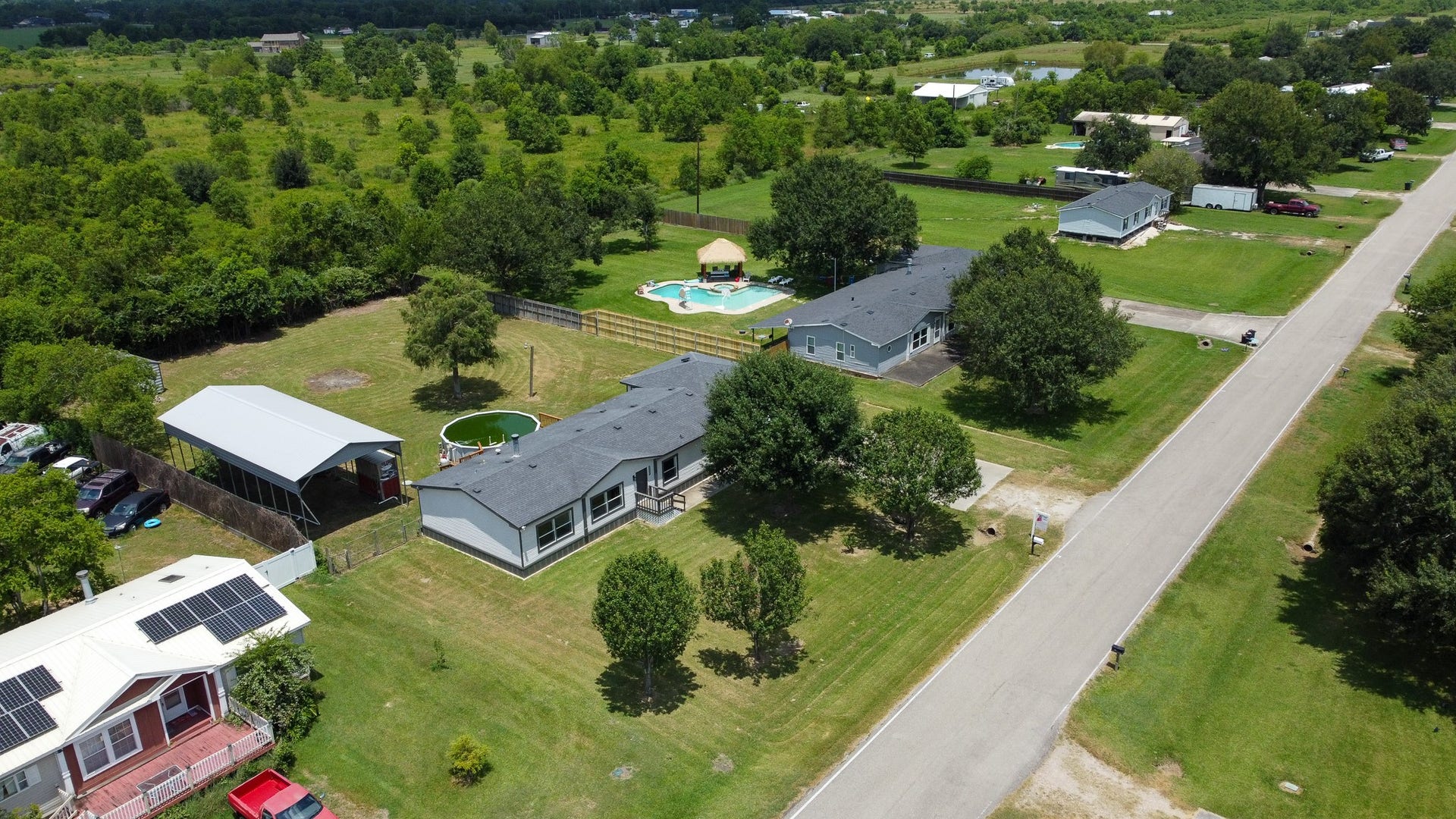 10023 S Country Drive, Alvin, TX 77511
