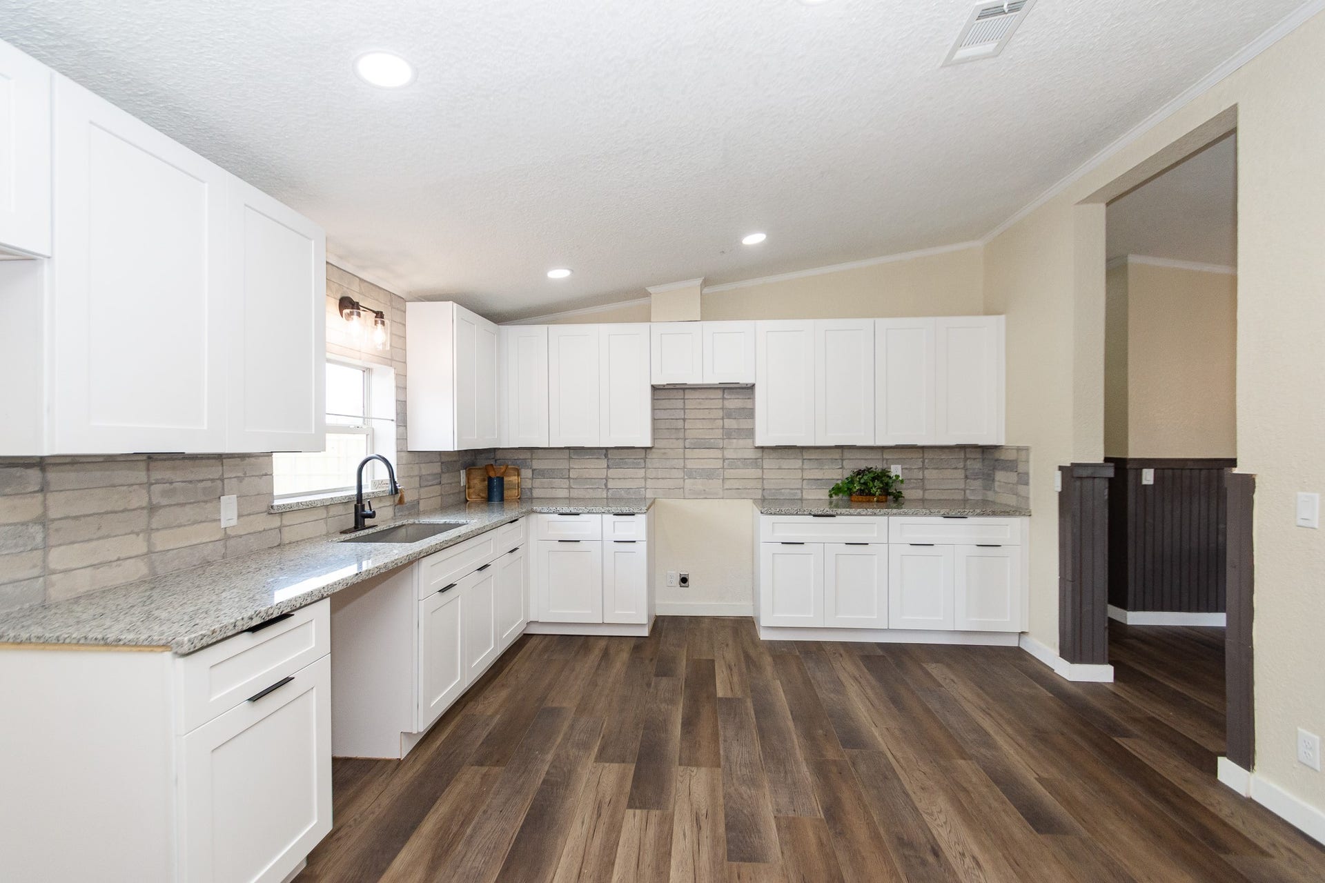 10023 S Country Drive, Alvin, TX 77511