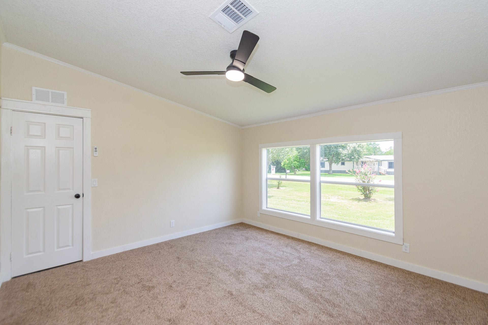 10023 S Country Drive, Alvin, TX 77511