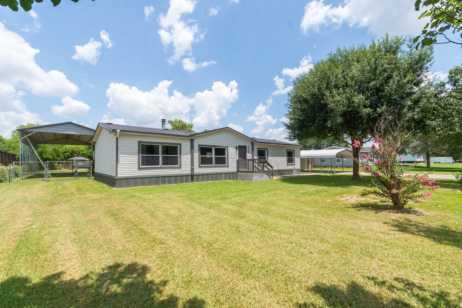 10023 S Country Drive, Alvin, TX 77511