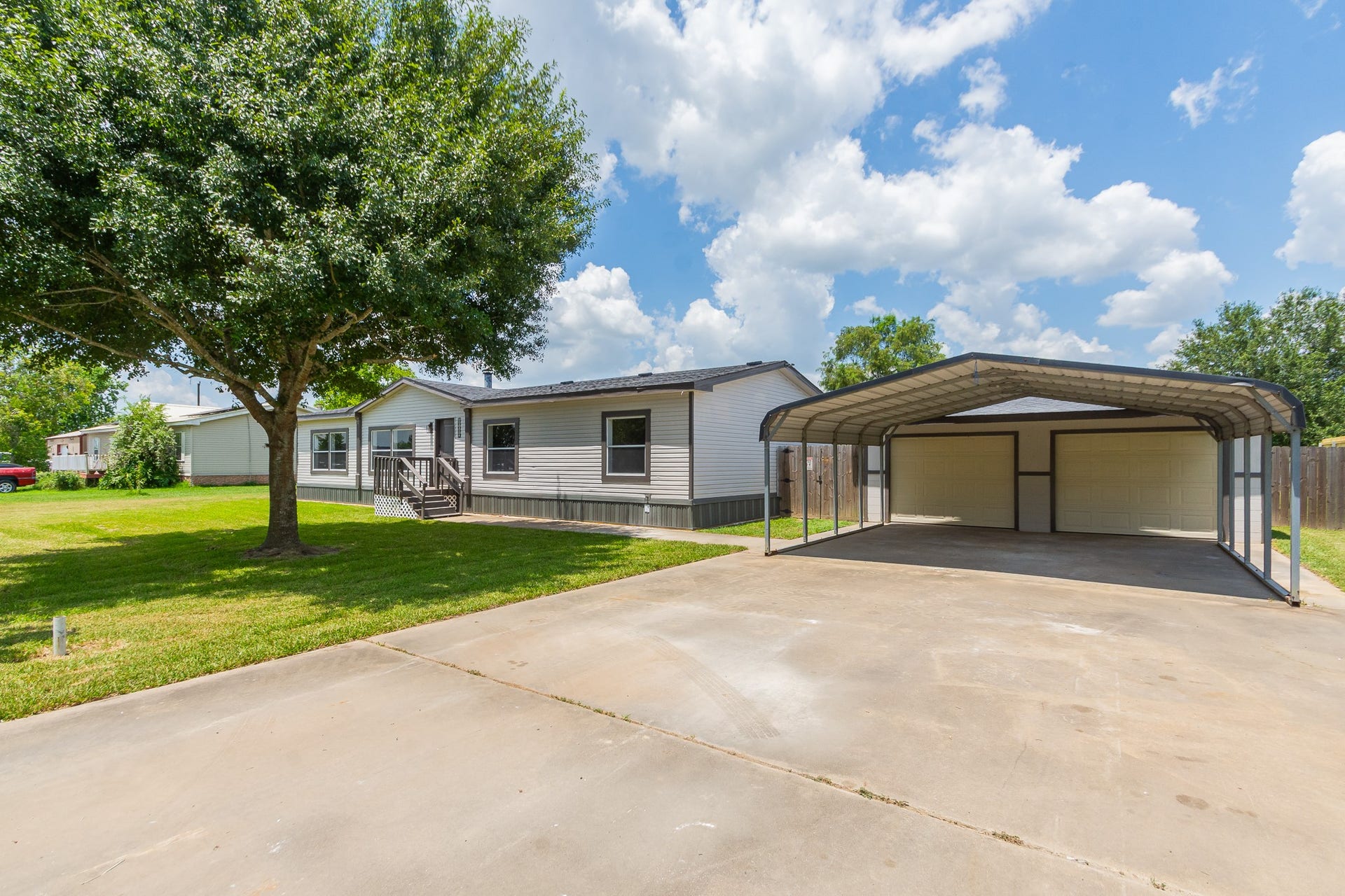10023 S Country Drive, Alvin, TX 77511