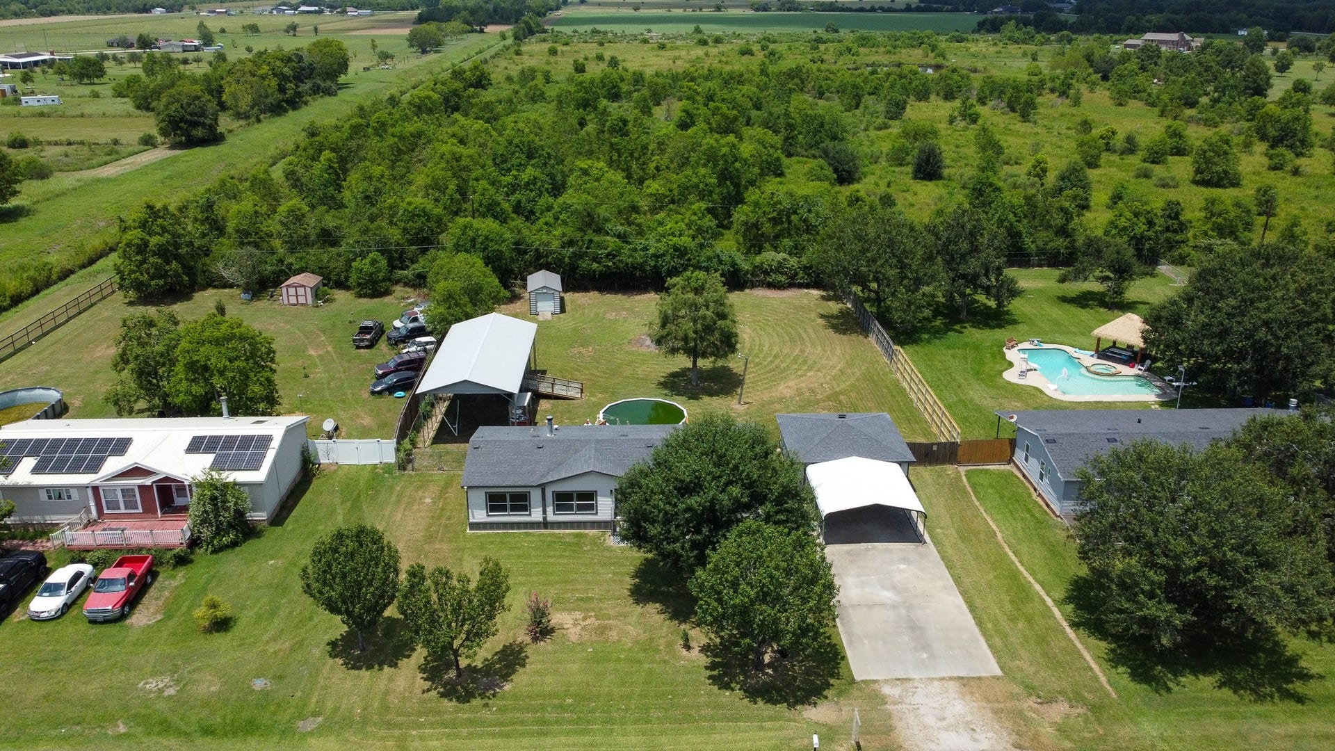 10023 S Country Drive, Alvin, TX 77511