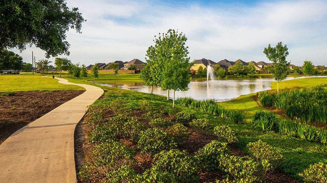 Cane Island also offers breathtaking lake views, with serene waters reflecting the beautiful surroundings. Walking paths and benches near the lake allow residents to enjoy peaceful moments by the water.
