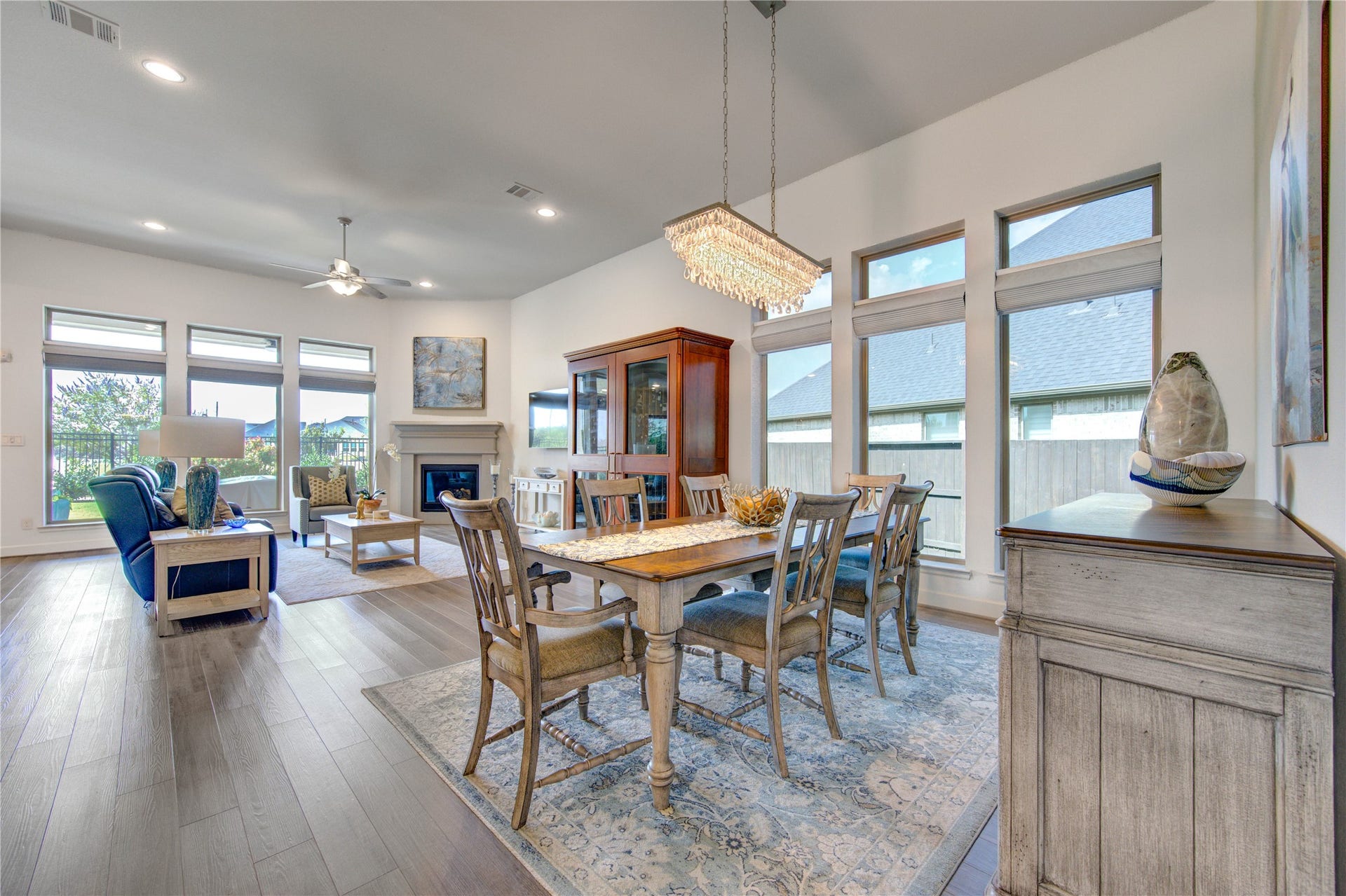 Elegant Dining Space: The formal dining area is adorned with a modern chandelier and offers ample room for a large dining table, perfect for hosting gatherings while enjoying lake views through the adjacent windows.