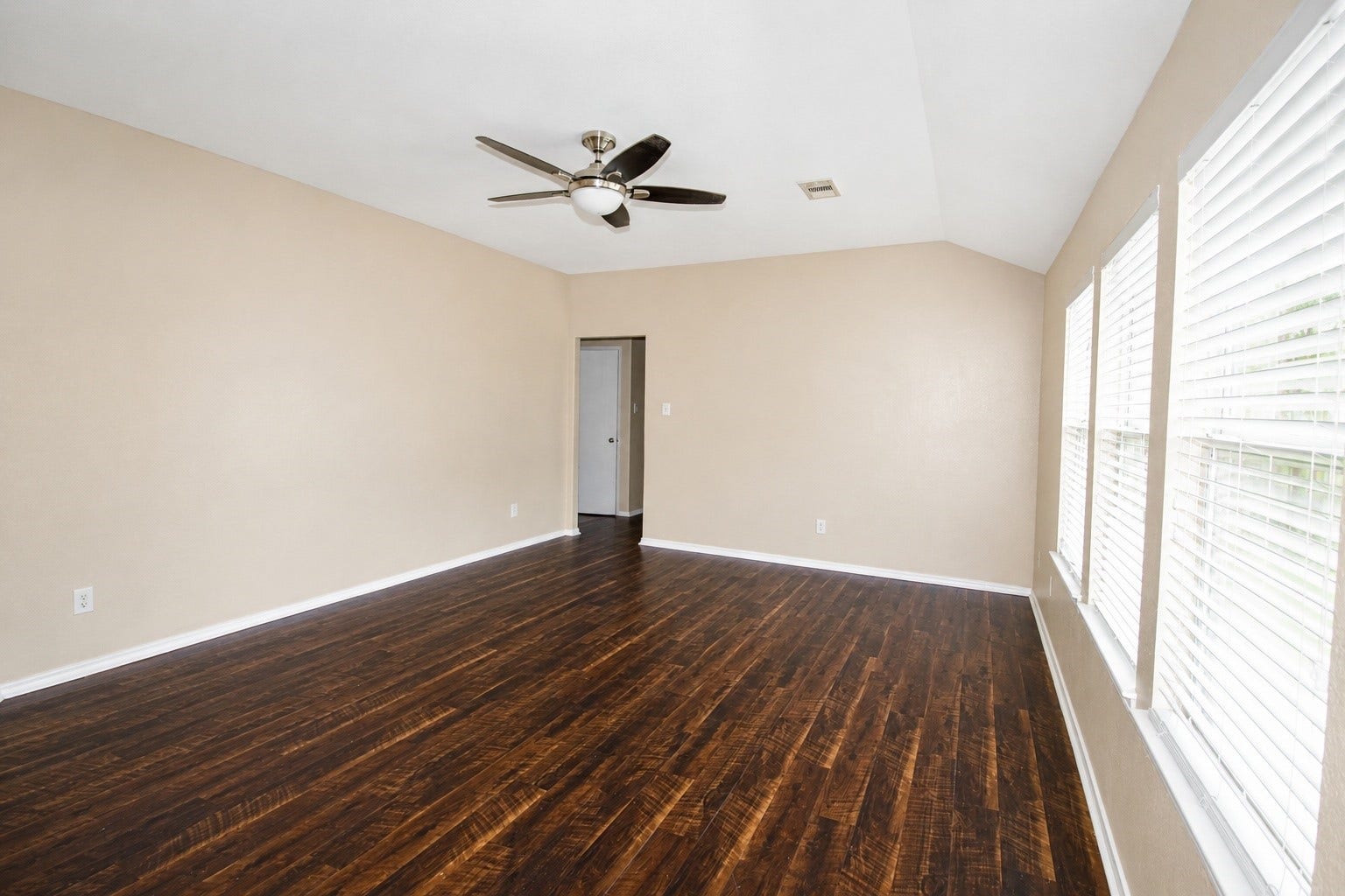 5727 Rose Rock Canyon Drive, Richmond, TX 77469 Living Room has lots of natural light!
