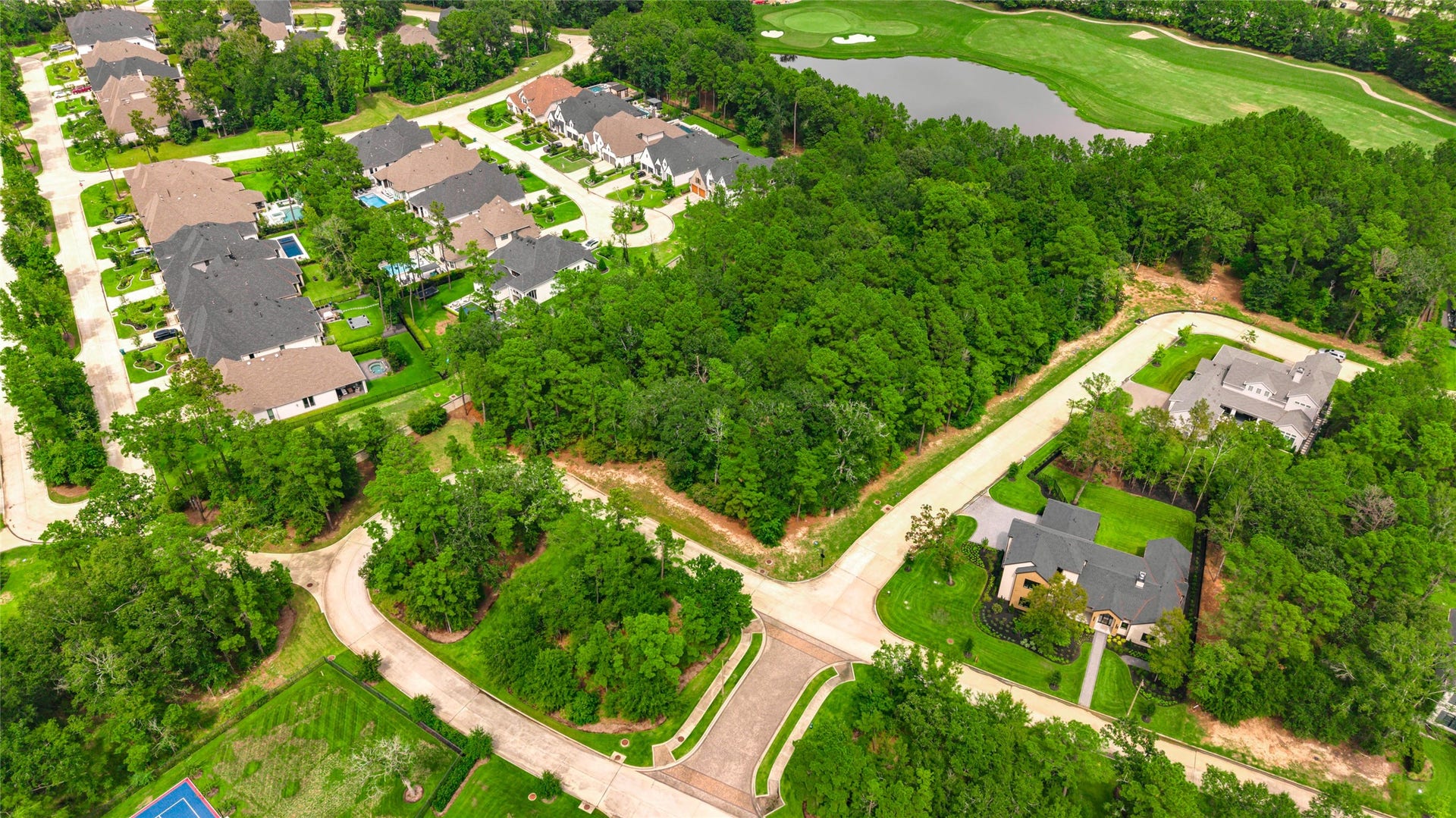 108 Castle Pines Drive, Montgomery, TX 77316 All 3 lots are available to build own with Jeff Paul Custom Homes. All are close proximity to Pine Market and Woodforest Golf Club.