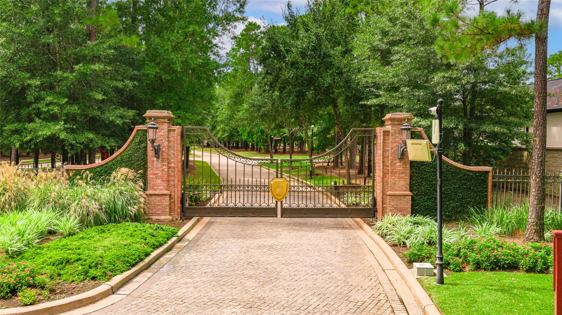 108 Castle Pines Drive, Montgomery, TX 77316 Pine Island in Woodforest has a manned guard gate for privacy and security.