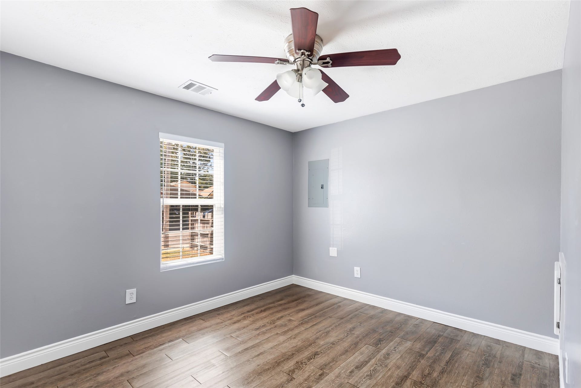 204 W James Street, Baytown, TX 77520