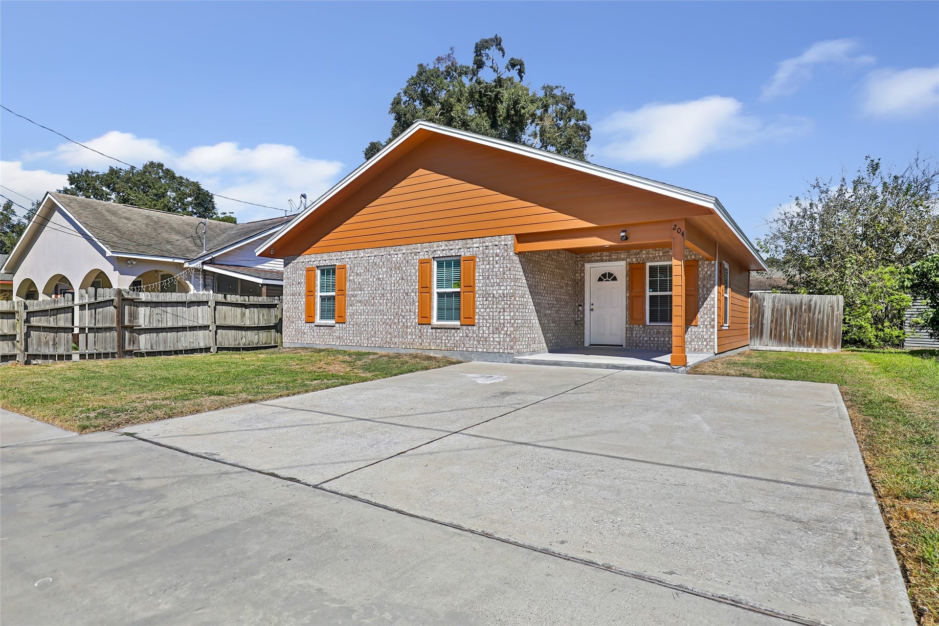 204 W James Street, Baytown, TX 77520