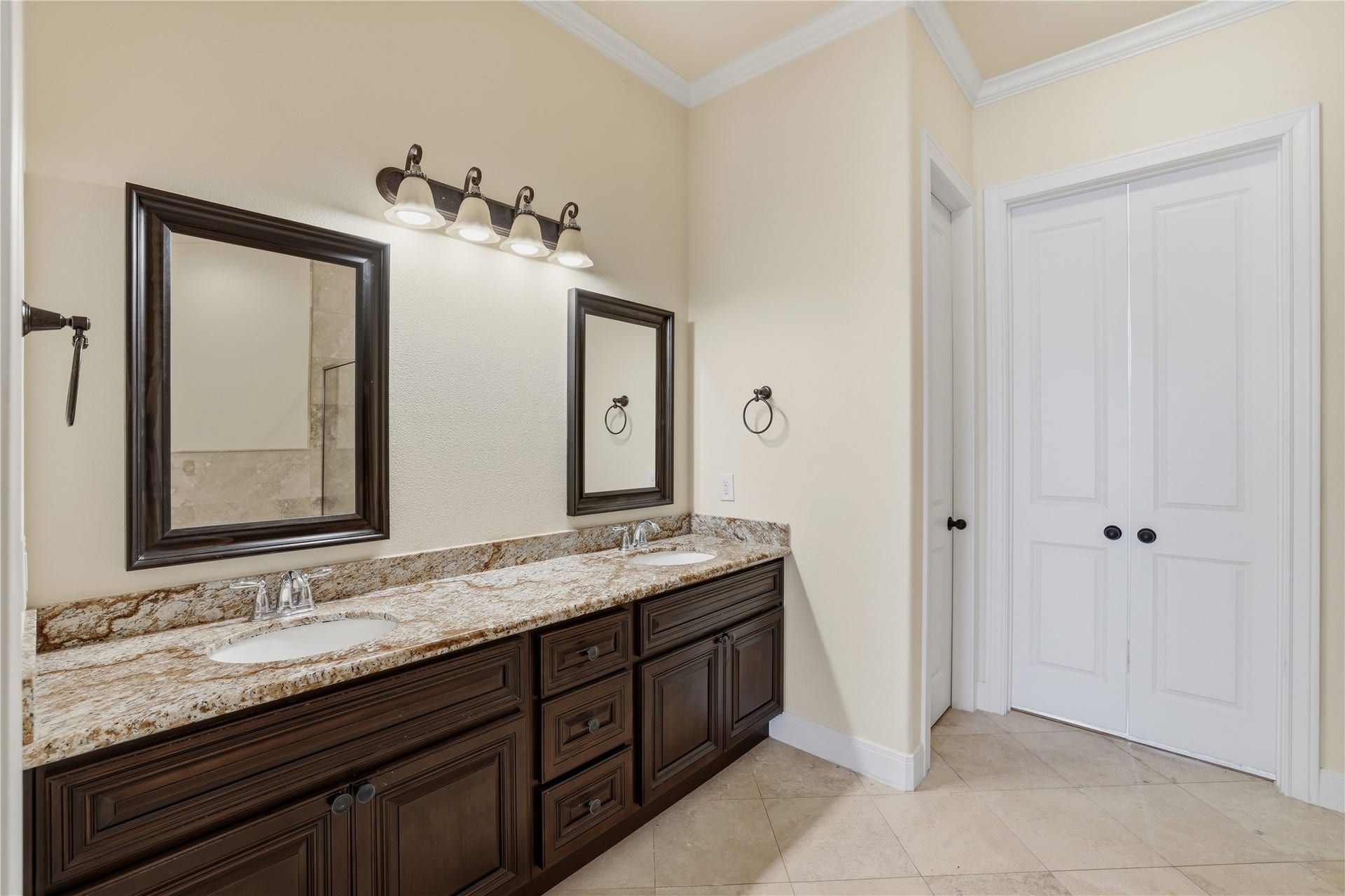 11017 Upland Forest Drive, Houston, TX 77043 Primary Ensuite Bathroom