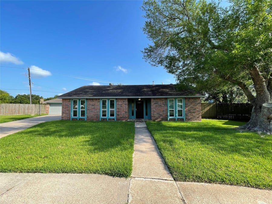 Property photo for 16510 Oxnard Lane, Friendswood, TX